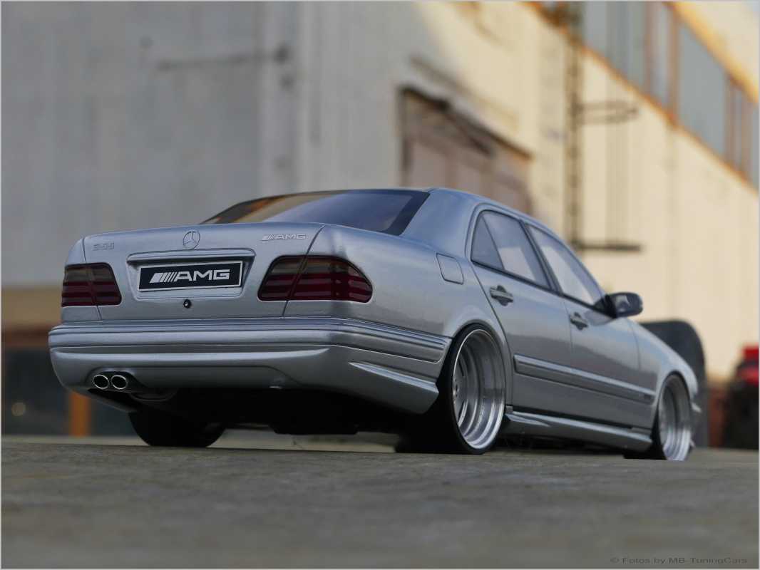 1:18 Mercedes E55 AMG W210 1999 mit 3tlg.AMG Alufelgen inkl. OVP
